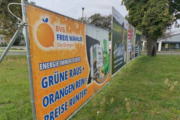 Brandenburg, Deutschland, 18.08.2024: Wahlplakate zur Landtagswahl: L-R: Wahlplakat Freie Wähler, SPD, Linke mit Sebastian Walter, Grüne mit Antje Töpfer und Benjamin Raschke *** Brandenburg, Germany, 18 08 2024 Election posters for the state election L R Election poster Freie Wähler, SPD, Linke with Sebastian Walter, Grüne with Antje Töpfer and Benjamin Raschke Copyright: xdtsxNachrichtenagenturx dts_44544