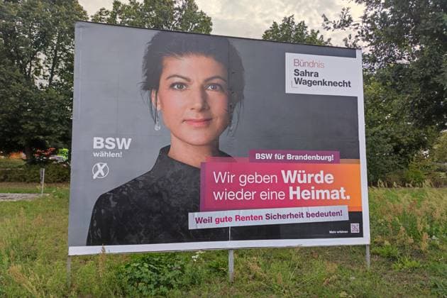 Schwedt, Brandenburg, Deutschland, 18.08.2024: Wahlplakate zur Landtagswahl: BSW-Wahlplakat mit Sahra Wagenknecht *** Schwedt, Brandenburg, Germany, 18 08 2024 Election posters for the state election BSW election poster with Sahra Wagenknecht Copyright: xdtsxNachrichtenagenturx dts_44548