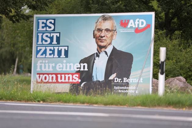 Brandenburg, Deutschland, 18.08.2024: Wahlplakate zur Landtagswahl: AfD-Wahlplakat mit Hans-Christoph Berndt ( Es ist Zeit für einen von uns ) *** Brandenburg, Germany, 18 08 2024 Election posters for the state election AfD election poster with Hans Christoph Berndt Its time for one of us Copyright: xdtsxNachrichtenagenturx dts_44555