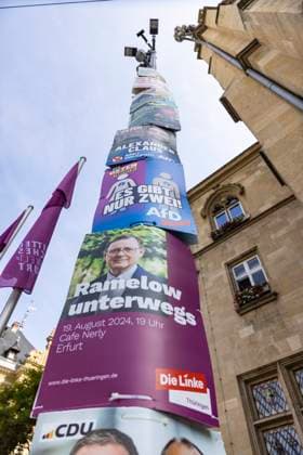 Wahlplakate Landtagswahl 2024 19082024 - Wahlplakate vor dem Rathaus in Erfurt zur Landtagswahl 2024. Foto : Paul-Philipp Braun Erfurt Fischmarkt Thueringen Germany *** Election posters for the 2024 state election 19082024 Election posters in front of the town hall in Erfurt for the 2024 state election Photo Paul Philipp Braun Erfurt Fischmarkt Thueringen Germany 190824_ppb-7