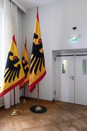 Die Standarte (Flagge Fahne) des Bundespräsidenten im Schloss Bellevue, Berlin - Berlin-Reise 3. - 6.07.2024 *** The standard flag Flag of the Federal President at Bellevue Palace, Berlin Berlin Trip 3 6 07 2024