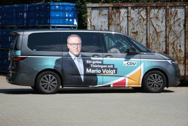 Wahlkampf CDU-Thüringen Wahlkampf mit CDU-Spitzenkandidat Mario Voigt vor der Landtagswahl in Thüringen. Unternehmensbesuch bei ETM International GmbH in Saalburg-Ebersdorf. *** CDU Thuringia election campaign Election campaign with CDU top candidate Mario Voigt ahead of the state election in Thuringia Company visit to ETM International GmbH in Saalburg Ebersdorf