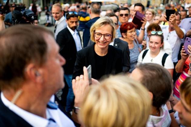 BSW WAHLKAMPFVERANSTALTUNG IN EISENACH 19 08 2024 - Eisenach: Die Direktkandidatin und Vorsitzende des BSW Thüringen, Katja Wolf. Wahlkampfveranstaltung zur Landtagswahl in Thüringen des Bündnis Sahra Wagenknecht (BSW) auf dem Eisenacher Marktplatz am 19. August 2024. _________________ *** BSW ELECTION CAMPAIGN EVENT IN EISENACH 19 08 2024 Eisenach The direct candidate and chairwoman of the BSW Thuringia, Katja Wolf Election campaign event for the state election in Thuringia of the Sahra Wagenknecht BSW alliance on the Eisenach market square on August 19, 2024