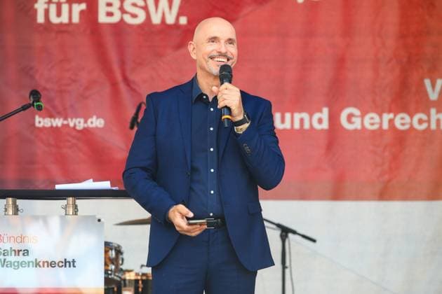 Sahra kommt! BSW Thüringer Wahlkampf Auftakt Eisenach, 19.08..2024 Steffen Quasebarth (BSW) beim Thüringer BSW Wahlkapfauftakt in Eisenach Foto: Matthias Gränzdörfer Thüringen Germany *** Sahra comes BSW Thuringian election campaign kick-off Eisenach, 19 08 2024 Steffen Quasebarth BSW at the Thuringian BSW election campaign kick-off in Eisenach Photo Matthias Gränzdörfer Thuringia Germany Copyright: xMatthiasxGränzdörferx