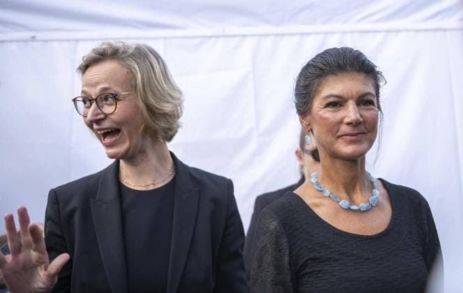 2024 LANDTAGSWAHL THÜRINGEN - WAHLKAMPFVERANSTALTUNG - BÜNDNISSES SAHRA WAGENKNECH (BSW) ** NUR FÜR REDAKTIONELLE ZWECKE ** EDITORIAL USE ONLY **<p>19 08 2024-Eisenach: 2024 Landtagswahl Thüringen - Wahlkampfveranstaltung BSW auf dem Markt in Eisenach im Foto: Sahra Wagenknecht (Bundesvorsitzende BSW), rechts, Katja Wolf (Direktkandidatin &amp; Vorsitzende BSW Thüringen), links ( Deutschland Thueringen Eisenach Copyright: SaschaxFromm *** 2024 STATE ELECTION THURINGIA ELECTION CAMPAIGN EVENT SAHRA WAGENKNECH BSW FOR EDITORIAL PURPOSES ONLY p 19 08 2024 Eisenach 2024 State Election Thuringia Election Campaign Event BSW on the market in Eisenach in the photo Sahra Wagenknecht Federal Chairwoman BSW , right, Katja Wolf direct candid Copyright: SaschaxFromm doc7wtczn6g2ci4xlyo4hh ,EDITORIAL USE ONLY