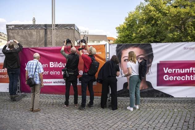 2024 LANDTAGSWAHL THÜRINGEN - WAHLKAMPFVERANSTALTUNG - BÜNDNISSES SAHRA WAGENKNECH (BSW) ** NUR FÜR REDAKTIONELLE ZWECKE ** EDITORIAL USE ONLY **<p>19 08 2024-Eisenach: 2024 Landtagswahl Thüringen - Wahlkampfveranstaltung BSW auf dem Markt in Eisenach im Foto: Sahra Wagenknecht (Bundesvorsitzende BSW), Katja Wolf (Direktkandidatin &amp; Vorsitzende BSW ThuÌˆringen) Steffen SchuÌˆtz (Vorsitzender BSW ThuÌˆringen) ( Deutschland Thueringen Eisenach Copyright: SaschaxFromm *** 2024 STATE ELECTION THURINGIA ELECTION CAMPAIGN EVENT BÜNDNISSES SAHRA WAGENKNECH BSW FOR EDITORIAL PURPOSES ONLY EDITORIAL USE ONLY p 19 08 2024 Eisenach 2024 State election Thuringia election campaign event BSW on the market in Eisenach in the photo Sahra Wagenk Copyright: SaschaxFromm doc7wtd1t5baom1ax5inj10 ,EDITORIAL USE ONLY