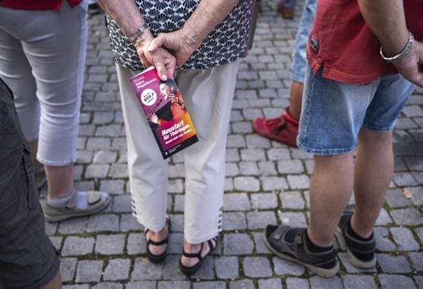 2024 LANDTAGSWAHL THÜRINGEN - WAHLKAMPFVERANSTALTUNG - BÜNDNISSES SAHRA WAGENKNECH (BSW) ** NUR FÜR REDAKTIONELLE ZWECKE ** EDITORIAL USE ONLY **<p>19 08 2024-Eisenach: 2024 Landtagswahl Thüringen - Wahlkampfveranstaltung BSW auf dem Markt in Eisenach im Foto: Feature ( Deutschland Thueringen Eisenach Copyright: SaschaxFromm *** 2024 STATE ELECTION THURINGIA ELECTION CAMPAIGN EVENT SAHRA WAGENKNECH BSW FOR EDITORIAL PURPOSES ONLY EDITORIAL USE ONLY p 19 08 2024 Eisenach 2024 State election Thuringia election campaign event BSW on the market in Eisenach in the photo feature Germany Thuringia Eisenach Copyright SaschaxFromm Copyright: SaschaxFromm doc7wtd0uxw4atz4122564 ,EDITORIAL USE ONLY