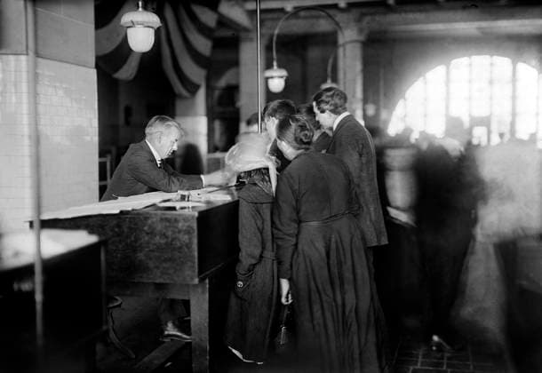 May 10, 2024, New York City, New York, USA: Group of arriving immigrants in examination room, Ellis Island, New York City, New York, USA, Bain News Service, 1920 New York City USA  - ZUMAg145 20240510_aza_g145_004 Copyright: xJTxVintagex