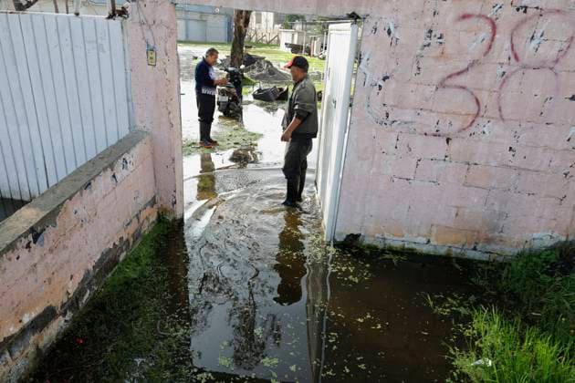 Floods In Chalco Affect Families Come Mexico People are trying to walk on flooded streets in Chalco, State of Mexico, on August 20, 2024, where several families are being severely affected by the heavy rains registered during the last few days. Chalco, State Of Mexico Chalco, State Of Mexico Mexico  Copyright: xGerardoxVieyrax originalFilename: vieyra-notitle240820_npAsJ.jpg