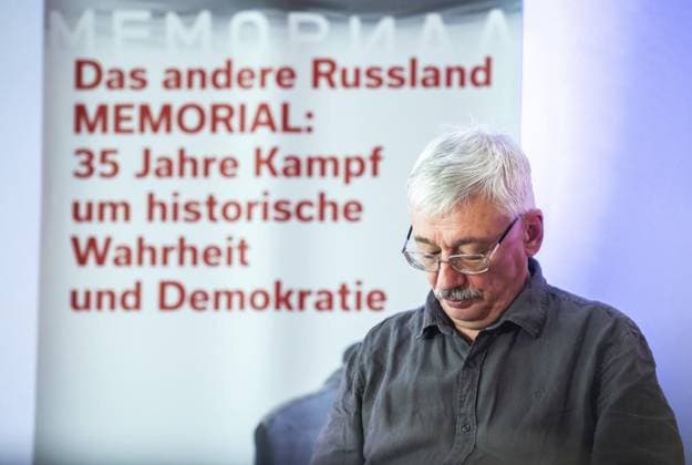 Bilder des Jahres 2024, Entertainment 08 August Entertainment Themen der Woche KW34 Entertainment Bilder des Tages KUNSTFEST WEIMAR 2024 - AUSSTELLUNG DAS ANDERE RUSSLAND MIT OLEG ORLOW, FRIEDENSNOBELPREISTRÄGER 2022 ** NUR FÜR REDAKTIONELLE ZWECKE ** EDITORIAL USE ONLY **<p>21 08 2024-Weimar: Kunstfest Weimar 2024 Bauhaus-Museum Ausstellung Das andere Russland der russischen Menschenrechtsorganisation Memorial im Foto: Oleg Orlow, Friedensnobelpreisträger 2022, Menschenrechtler und Mitbegründer der Organisation, bei der Pressekonferenz vor der Ausstellungseröffnung ( Deutschland Thueringen Weimar Copyright: SaschaxFromm *** KUNSTFEST WEIMAR 2024 EXHIBITION THE OTHER RUSSIA WITH OLEG ORLOW, 2022 NOBEL PEACE PRIZE WINNER FOR EDITORIAL PURPOSES ONLY EDITORIAL USE ONLY p 21 08 2024 Weimar Kunstfest Weimar 2024 Bauhaus Museum E Copyright: SaschaxFromm doc7wu52k9ly041ill2c4mj ,EDITORIAL USE ONLY