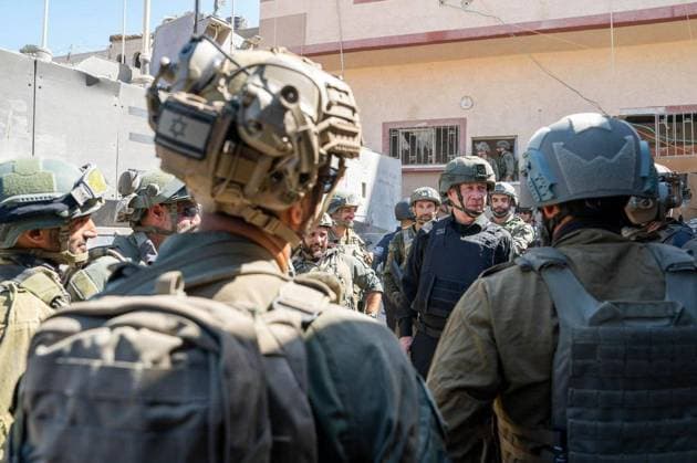 Bilder des Jahres 2024, News 08 August News Themen der Woche KW34 News Bilder des Tages August 21, 2024, Rafah, Gaza Strip: Israeli Minister of Defense YOAV GALLANT (in black) visits troops from the IDFÃ¢â‚¬â ¢s Division 162, deployed to the Rafah area and the Philadelphi route. Gallant held an operational situation assessment with senior IDF officials, was briefed on the operational activity and instructed the forces to concentrate efforts on completing the destruction of remaining Hamas tunnels. Rafah Gaza Strip - ZUMAi99_ 20240821_zip_i99_005 Copyright: xArielxHermoni IsraelxModx
