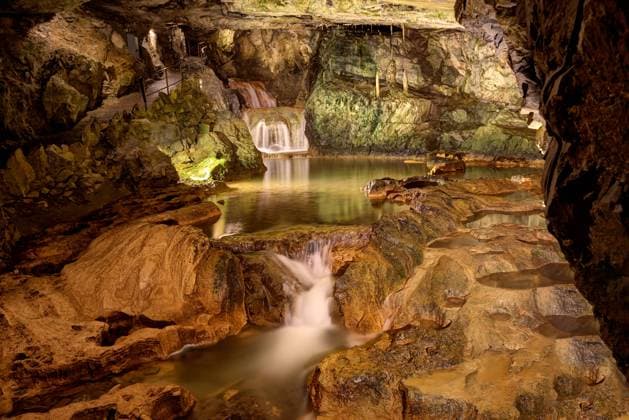 St. Beatus-Höhlen. Underground waterfall, Switzerland. Unterirdischer Wasserfall, Schweiz, Europa St. Beatus Caves. Underground waterfall, Switzerland, Europe Copyright: imageBROKER BernhardxKlar ibliqx09329929.jpg