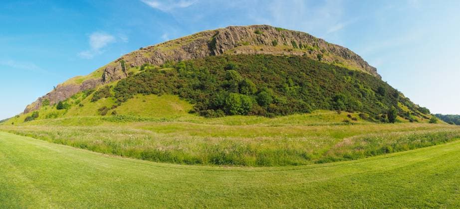 Großer hochauflösender Panoramablick auf den Arthur s Seat in Edinburgh, UK *** Big high-resolution Panoramic view at the Arthur S Seat in Edinburgh, UK 1129212935