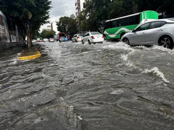 August 21, 2024, Mexico City, Mexico City, Mexico: Views this Wednesday, August 21, of the rainfall in the southern urban area of ‹â€¹Mexico City, which since yesterday afternoon has been hit by rain, leaving streets impassable, roads blocked, and fallen branches and trees.. The National Meteorological Service (SMN) reports that intense occasional rains will continue in much of the Mexican territory, while some urban areas have been flooded, which has prevented the residents of the Tlalpan mayor s office from carrying out their daily activities. Mexico City Mexico - ZUMAn296 20240821_zip_n296_001 Copyright: xJorgexNunezx