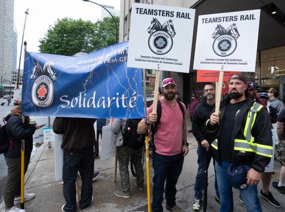 August 22, 2024, Montreal, Pq, Canada: Rail workers picket in front of CN headquarters on the first day of a nationwide rail shutdown, after workers were locked out by CN and CPKC when new contract agreements weren t reached by the midnight deadline, in Montreal, Thursday, Aug. 22, 2024. Montreal Canada  - ZUMAc35_ 20240822_zaf_c35_038 Copyright: xRyanxRemiorzx