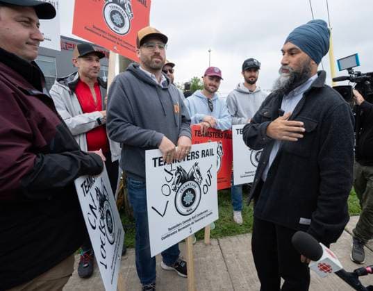 August 22, 2024, Montreal, Pq, Canada: NDP leader Jagmeet Singh joins locked out rail workers as they picket on the first day of a nationwide rail strike Thursday, August 22, 2024 in Montreal. Montreal Canada  - ZUMAc35_ 20240822_zaf_c35_075 Copyright: xRyanxRemiorzx
