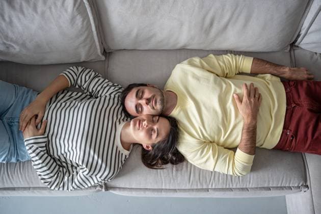 Happy young family couple relaxing on sofa together after working day in bright living room home. Top view of carefree boyfriend and girlfriend lying on couch with closed eyes, pressing cheeks. Afternoon rest married couple in cozy lounge home on sofa. Love and romance between man and woman. ,model released, Symbolfoto Copyright: xZoonar.com DmitriixMarchenkox 22051649 ,model released, Symbolfoto ,property released