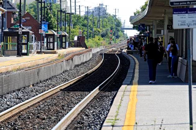 Major Railroad And Union Dispute Shuts Down Rail Service In Canada On August 22, 2024. Pedestrians wait for passenger commuter trains on the same rail corridor through the Brampton Innovation District that Canadian National Railway operates in Ontario, Canada, on August 22, 2024. Canadian National Railway and Canadian Pacific Kansas City railroads lock out about 9,000 union members represented by Teamsters Canada Rail Conference in a labor dispute affecting North American supply chains. Brampton Canada  Copyright: xMikexCampbellx originalFilename: campbell-notitle240822_np8lz.jpg