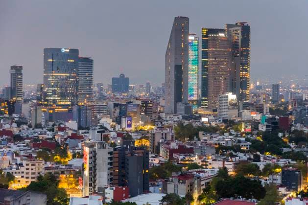 Mexico City, Mexico August 11, 2024 - Lights are switched on at dusk in the skyscrapers of the Reforma business district. The slowdown in the Mexican economy is confirmed for the end of 2024. National and international institutions are forecasting Mexican GDP growth of between 2.1% and 3% this year. MEXICO CITY, SKYLINE, CREPUSCULE, PAYSAGE URBAIN, SOIR, NUIT, AMERIQUE LATINE, ECONOMIE, MEXIQUE, CITYSCAPE, MEGALOPOLE, VILLE, CAPITALE MEXICAINE, PANORAMA, GRATTES CIEL, IMMEUBLES, VUE GENERALE Copyright: xVincentxIsorex