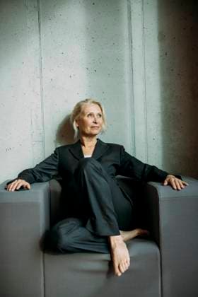 Creative Highlights Symbolbilder Thoughtful businesswoman sitting on chair at office model released, Symbolfoto property released, JOSEF25579