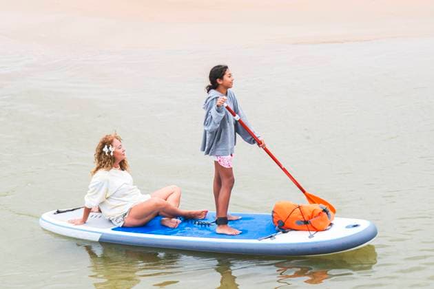 Girl paddling in middle of sea with grandmother model released, Symbolfoto, JAQF01588