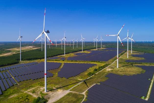 Energiepark Lausitz bei Klettwitz DEU Deutschland Brandenburg Klettwitz, 24.08.2024, Energiepark Lausitz, Luftaufnahme. Windraeder und Solaranlagen sind im Energiepark Lausitz bei Klettwitz zu sehen. Der Energiepark Lausitz verfuegt ueber eine installierte Gesamtleistung (Solar) von 300 Megawatt und ist eines der bislang groessten Solarprojekte Deutschlands. Luftaufnahme mit einer Drohne. *** Energy Park Lausitz near Klettwitz DEU Germany Brandenburg Klettwitz, 24 08 2024, Energy Park Lausitz, aerial view Wind turbines and solar plants can be seen in the Energy Park Lausitz near Klettwitz The Energy Park Lausitz has a total installed solar capacity of 300 megawatts and is one of the largest solar projects in Germany to date Aerial view with AF_Klettwitz_91361.jpeg