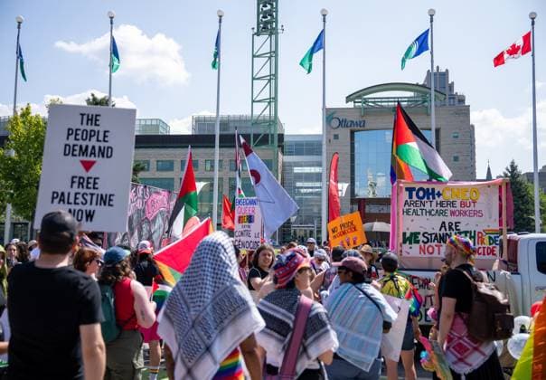 August 25, 2024, Ottawa, On, Canada: Ottawa City Hall is shown in the background of the float staging area prior to the Capital Pride Parade in Ottawa, on Sunday, August 25, 2024. Ottawa Canada  - ZUMAc35_ 20240825_zaf_c35_026 Copyright: xChrisxTanouyex