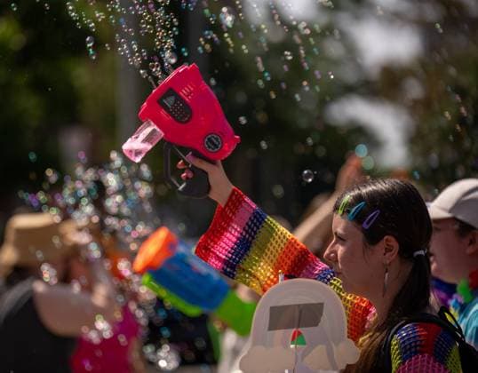 August 25, 2024, Ottawa, On, Canada: Marchers blow bubbles during the Capital Pride Parade in Ottawa, on Sunday, August 25, 2024. Ottawa Canada  - ZUMAc35_ 20240825_zaf_c35_036 Copyright: xChrisxTanouyex