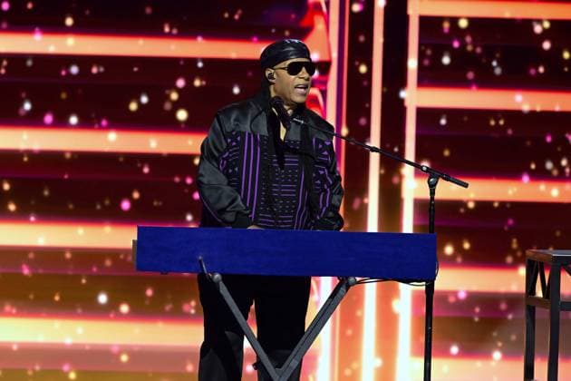 August 21, 2024, Chicago, Illinois, USA: Stevie Wonder, American singer-songwriter and musician performs at the 2024 Democratic National Convention at the United Center in Chicago, Illinois, USA, on Wednesday, August 21, 2024. The theme for night 3 is Ã¢â‚¬oeA Fight for Our FreedomsÃ¢â‚¬Â.Credit: Ron Sachs CNP for NY Post.(RESTRICTION: NO Daily Mail. NO New York or New Jersey Newspapers or newspapers within a 75 mile radius of New York City. Chicago USA  - ZUMAc306 20240821_aaa_c306_084 Copyright: xRonxSachsx-xCnpxForxNyxPostx