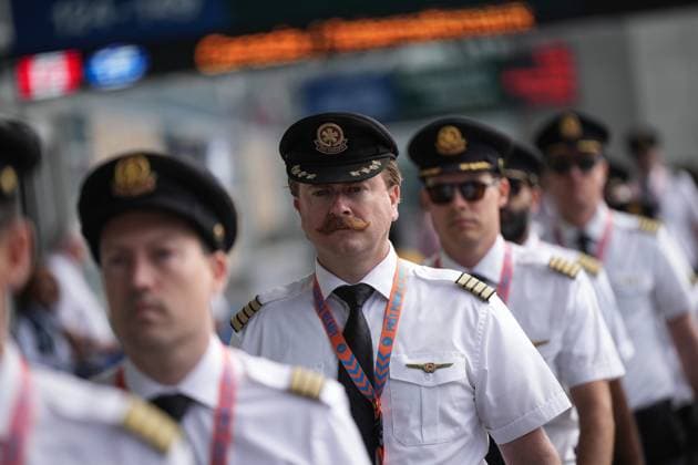 August 27, 2024, Richmond, Bc, CANADA: Air Canada arrive for an informational picket at Vancouver International Airport in Richmond, B.C., on Tuesday, August 27, 2024. Air Canada pilots voted overwhelmingly to approve a strike mandate last week, putting them in a position to walk off the job as early as Sept. 17. The Air Line Pilots Association, which represents more than 5,400 aviators at the country s largest carrier, said the vote passed with 98 per cent support. Richmond CANADA - ZUMAc35_ 20240827_zaf_c35_033 Copyright: xDarrylxDyckx