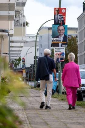 Wahlplakate verschiedener Parteien zur bevorstehenden Landtagswahl in Brandenburg in Potsdam. Election posters of various parties for the upcoming state elections in Brandenburg in Potsdam. snapshot-photography K.M.Krause *** Election posters of various parties for the upcoming state elections in Brandenburg in Potsdam Election posters of various parties for the upcoming state elections in Brandenburg in Potsdam snapshot photography K M Krause