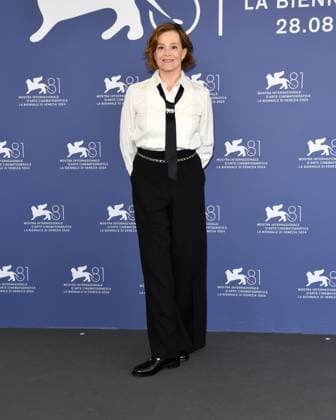 Venice, 81st Venice International Film Festival, Photocall Golden Lion for Lifetime Achievement - Sigourney Weaver  Copyright: xAlbertoxTerenghi PoolxPhotoxEvenx xPoolxPhotoxEventsx04x IPA_Agency_IPA49130386