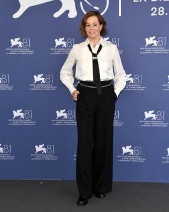 Venice, 81st Venice International Film Festival, Photocall Golden Lion for Lifetime Achievement - Sigourney Weaver  Copyright: xAlbertoxTerenghi PoolxPhotoxEvenx xPoolxPhotoxEventsx04x IPA_Agency_IPA49130409