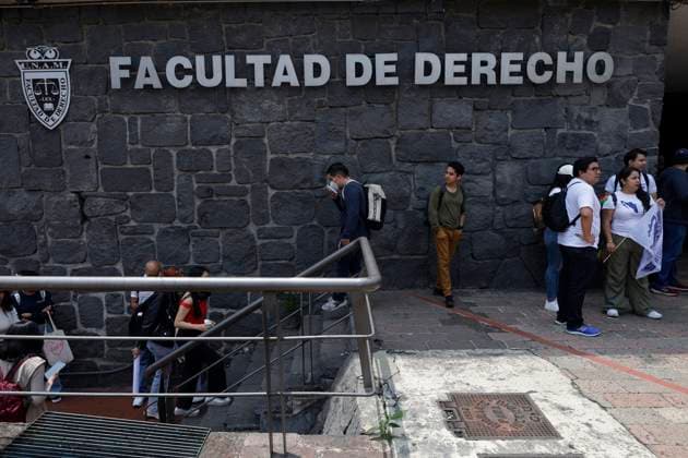 UNAM Law School Students And Workers Protest Against Judicial Reform In Mexico Students and workers of the Faculty of Law of the UNAM protest on August 28, 2024, at the University City facilities in Mexico City, Mexico, against judicial reform in Mexico and in solidarity with the indefinite work stoppage of the Federal Judiciary, emphasizing the importance of listening to all voices in this process and avoiding despotism. Mexico City Mexico City Mexico  Copyright: xGerardoxVieyrax originalFilename: vieyra-notitle240828_npSXe.jpg
