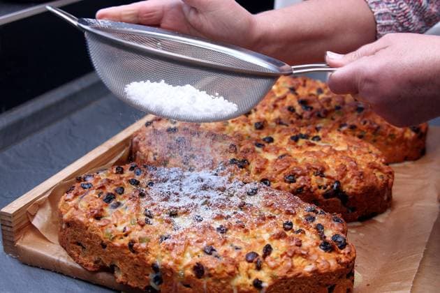 Dresdner Christstollen Dresden Christmas Stollen Copyright: imageBROKER RüdigerxRebmann ibxiqx08831682.jpg