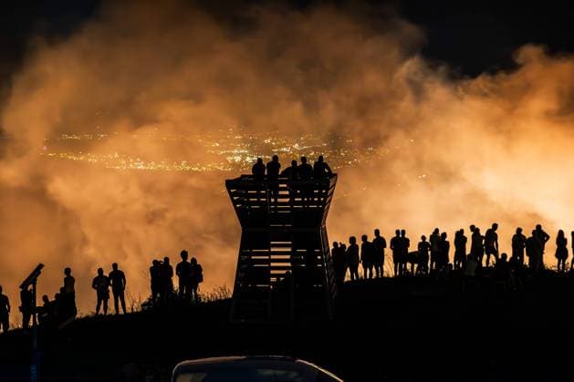 Bilder des Jahres 2024, News 08 August News Themen der Woche KW35 News Bilder des Tages Bilder des Jahres 2024, News 08 August PXL_Croatia wildfire People are watching wildfire after reactivated again in the late hours in the village od Sitno Donje, Croatia on 28. August 2024..  ZvonimirxBarisin PIXSELL