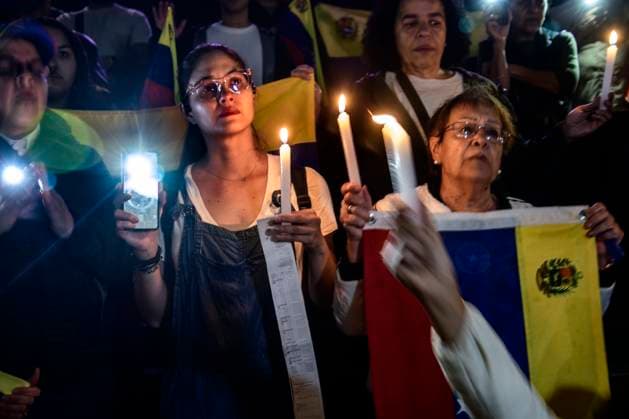 August 28, 2024, Mexico City, Mexico City, Mexico: Supporters of the Venezuelan opposition pray during a demonstration at the foot of the Monument to the Revolution, in Mexico City, where they also spoke out to demand the departure of Nicolas Maduro from power and the recognition of Edmundo Gonzalez as the virtual winner of the Venezuelan elections which took place on July 28. Mexico City Mexico - ZUMAn296 20240828_zip_n296_001 Copyright: xJorgexNunezx