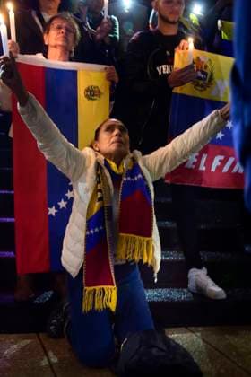 August 28, 2024, Mexico City, Mexico City, Mexico: Supporters of the Venezuelan opposition pray during a demonstration at the foot of the Monument to the Revolution, in Mexico City, where they also spoke out to demand the departure of Nicolas Maduro from power and the recognition of Edmundo Gonzalez as the virtual winner of the Venezuelan elections which took place on July 28. Mexico City Mexico - ZUMAn296 20240828_zip_n296_004 Copyright: xJorgexNunezx