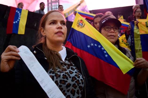 August 28, 2024, Mexico City, Mexico City, Mexico: Supporters of the Venezuelan opposition pray during a demonstration at the foot of the Monument to the Revolution, in Mexico City, where they also spoke out to demand the departure of Nicolas Maduro from power and the recognition of Edmundo Gonzalez as the virtual winner of the Venezuelan elections which took place on July 28. Mexico City Mexico - ZUMAn296 20240828_zip_n296_009 Copyright: xJorgexNunezx