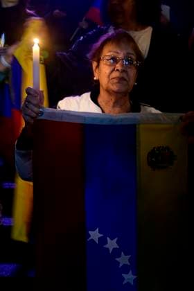 August 28, 2024, Mexico City, Mexico City, Mexico: Supporters of the Venezuelan opposition pray during a demonstration at the foot of the Monument to the Revolution, in Mexico City, where they also spoke out to demand the departure of Nicolas Maduro from power and the recognition of Edmundo Gonzalez as the virtual winner of the Venezuelan elections which took place on July 28. Mexico City Mexico - ZUMAn296 20240828_zip_n296_010 Copyright: xJorgexNunezx