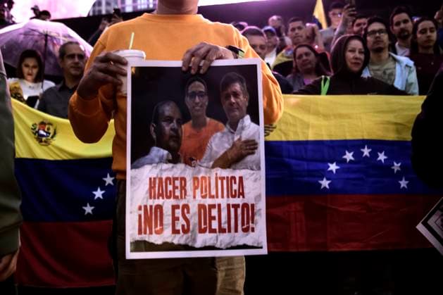 August 28, 2024, Mexico City, Mexico City, Mexico: Supporters of the Venezuelan opposition pray during a demonstration at the foot of the Monument to the Revolution, in Mexico City, where they also spoke out to demand the departure of Nicolas Maduro from power and the recognition of Edmundo Gonzalez as the virtual winner of the Venezuelan elections which took place on July 28. Mexico City Mexico - ZUMAn296 20240828_zip_n296_011 Copyright: xJorgexNunezx