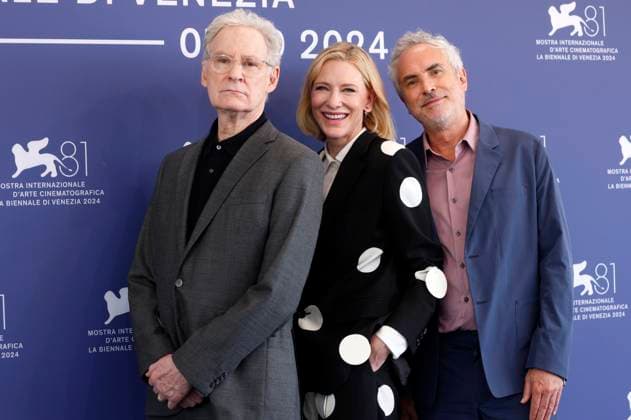 Entertainment Bilder des Tages Kevin Kline, Cate Blanchett und Alfonso Cuaron beim Photocall zur Apple TV+ Miniserie Disclaimer auf der Biennale di Venezia 2024 81. Internationale Filmfestspiele von Venedig im Palazzo del Casino. Venedig, 29.08.2024 *** Kevin Kline, Cate Blanchett and Alfonso Cuaron at the photocall for the Apple TV miniseries Disclaimer at the Biennale di Venezia 2024 81 Venice International Film Festival at the Palazzo del Casino Venice, 29 08 2024 Foto:xD.xBedrosianx xFuturexImagex disclaimer_4846