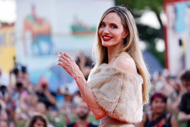 Entertainment Bilder des Tages August 29, 2024, Venice, ITALY: US Actor Angelina Jolie arrives for the premiere of ˜Maria™ during the 81st Venice Film Festival in Venice, Italy, 29 August 2024. The movie is presented in the official competition Venezia 81 at the festival running from 28 August to 07 September 2024. ANSA FABIO FRUSTACIâ Venice ITALY  - ZUMAa110 20240829_zaf_a110_141 Copyright: xFabioxFrustacix