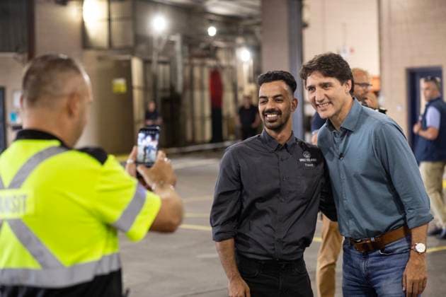 August 29, 2024, Sault Ste. Marie, Ontario, Canada: Prime Minister Justin Trudeau visits with city transit workers during a scheduled event at the City of Sault Ste Marie Transit Facility on Thursday, August, 29, 2024. Sault Ste. Marie Canada  - ZUMAc35_ 20240829_zaf_c35_044 Copyright: xKennethxArmstrongx