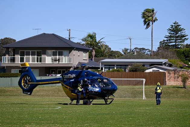 SYDNEY SOCCER DEATH, a Careflight Helicopter arrives after a man collapsed during the Granville Football Association Grand Final Day at Binalong Park, Toongabbie, NSW, Saturday, August 31, 2024. A man has died during a local soccer grand final, leading to the cancellation of other games as the community mourns. ( NO ARCHIVING, EDITORIAL USE ONLY, NO USE IN BOOKS WITHOUT CONSENT SYDNEY NEW SOUTH WALES AUSTRALIA Sydney  Copyright: xSTEVENxMARKHAMx 20240831131052669002