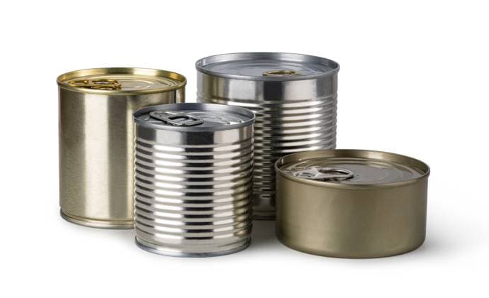 Geschlossene Blechdose vor weißem Hintergrund Closed tin can isolated on white Copyright: imageBROKER SergheixPlatonov ibxiqx09061321.jpg