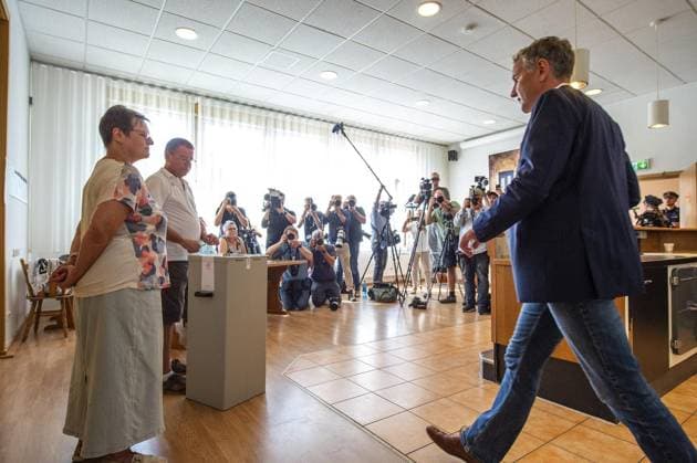 News Themen der Woche KW35 News Bilder des Tages 2024 LANDTAGSWAHL THÜRINGEN - AFD - STIMMABGABE BJÖRN HÖCKE ** NUR FÜR REDAKTIONELLE ZWECKE ** EDITORIAL USE ONLY **<p>01 09 2024-Bornhagen: 2024 Landtagswahl Thüringen - AfD im Foto: Der Spitzenkandidat der Thüringer AfD, Björn Höcke, bei der Stimmabgabe im Kulturzentrum in Bornhagen. ( Deutschland Thueringen Bornhagen Copyright: SaschaxFromm *** 2024 STATE ELECTION THURINGIA AFD VOTE BJÖRN HÖCKE FOR EDITORIAL PURPOSES ONLY p 01 09 2024 Bornhagen 2024 State Election Thuringia AfD in photo The top candidate of the Thuringian AfD, Björn Höcke, casting his vote at the cultural center in Bornhagen Germany Thuringia Bornhagen Copyright SaschaxFromm Copyright: SaschaxFromm doc7wzr3te3mztsqqmt9w2 ,EDITORIAL USE ONLY