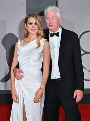 Venice, 81st Venice Film Festival 2024 - Sixth Evening. Red Carpet Filming Italy Award In the photo: Richard Gere and Alejandra Silva  Copyright: xManuelexMangiarottix xipa-agencyx xPoolxPhotoxEventsx04x IPA_Agency_IPA49266257
