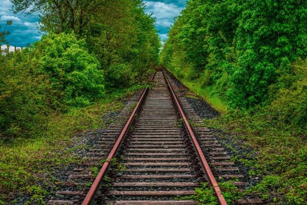 Alte rostige und verlassene Eisenbahnstrecke Old rusty and abandoned railway line Copyright: imageBROKER BernhardxKlar ibxiqx09343358.jpg