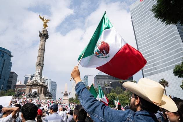News Bilder des Tages Students Protest in Mexico City - 01 Sept 2024 Students gather during the demonstration. Student protesters from various universities and schools, including Universidad Iberoamericana (IBERO), Universidad Nacional Auto?noma de Me?xico (UNAM), Escuela Libre de Derecho (ELD), Instituto Tecnolo?gico y de Estudios Superiores de Occidente (ITESO), Universidad Auto?noma del Estado de Me?xico (UAEM), Instituto Tecnolo?gico y de Estudios Superiores de Monterrey (ITESM), Universidad La Salle, Centro de Investigacio?n y Docencia Econo?micas (CIDE), Instituto Tecnolo?gico Auto?nomo de Me?xico (ITAM) turned out to protest against proposed judicial reforms that would reduce judicial qualification requirements, appoint judges by community elections, when Copyright: xLexiexHarrison-Crippsx xSOPAxImagesx 01-09-24_PJ Student Protest_032